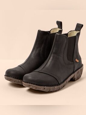 El Naturalista  ARIZONA BLACK/ YGGDRASIL Leather Chelsea Ankle Boots (Size 39)